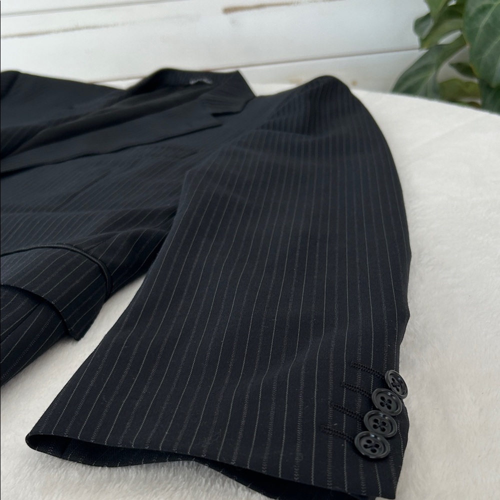 Canali Charcoal Pinstripe Men's Blazer. Size 56. Pure Wool. - Picture 7 of 16